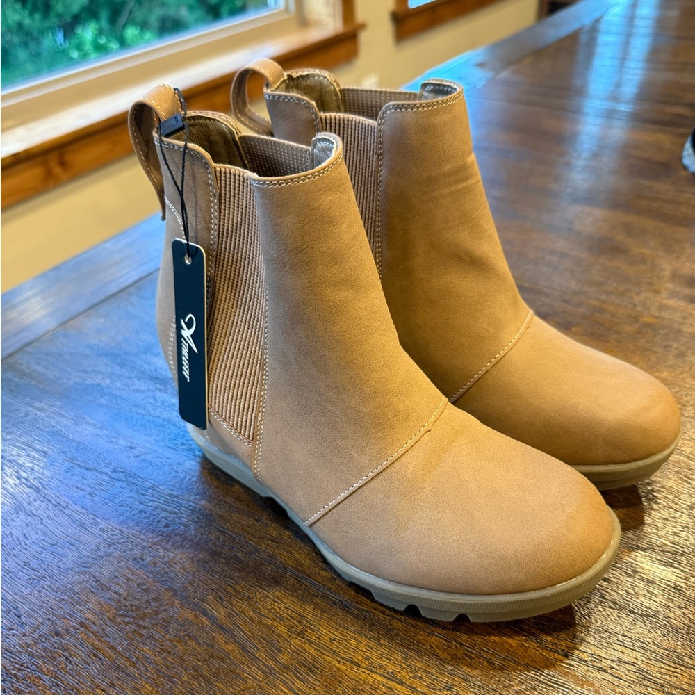 NEW! Women’s wedge Ankle Boots Size 6.5